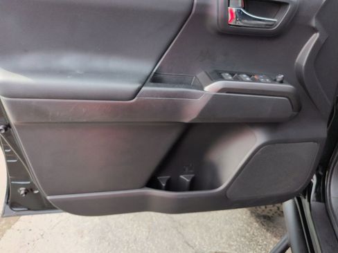 Used 2023 Toyota Tacoma TRD Sport w/ Black Out Package (TMS) image 10