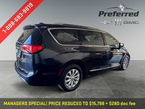 Used 2019 Chrysler Pacifica Touring-L FWD image 19
