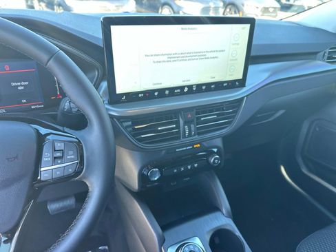 New 2025 Ford Escape SE image 67