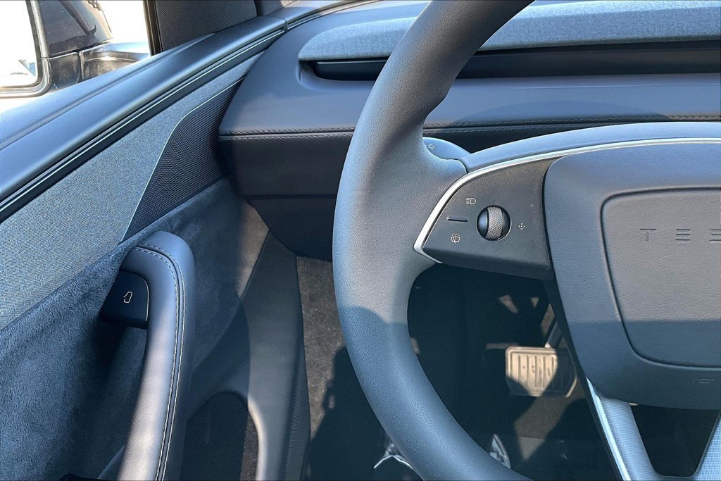 Used 2026 Tesla Model Y 2WD image 11