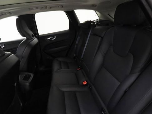 Used 2024 Volvo XC60 B5 Plus image 19