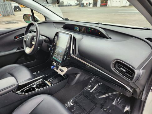 Used 2019 Toyota Prius Prime Premium w/ Carpet Mat Package image 18