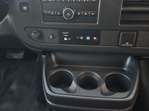 Used 2017 Chevrolet Express 2500 RWD image 15