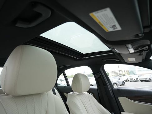 Used 2019 Mercedes-Benz E 300 4MATIC image 32