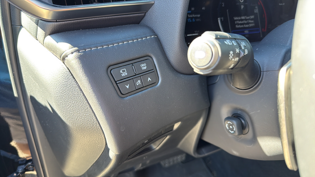 Used 2025 Lexus LX 600 4WD w/ Accessory Package (2T) image 25