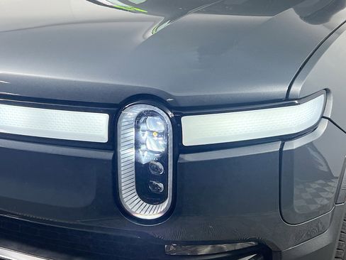 Used 2023 Rivian R1T Adventure image 11