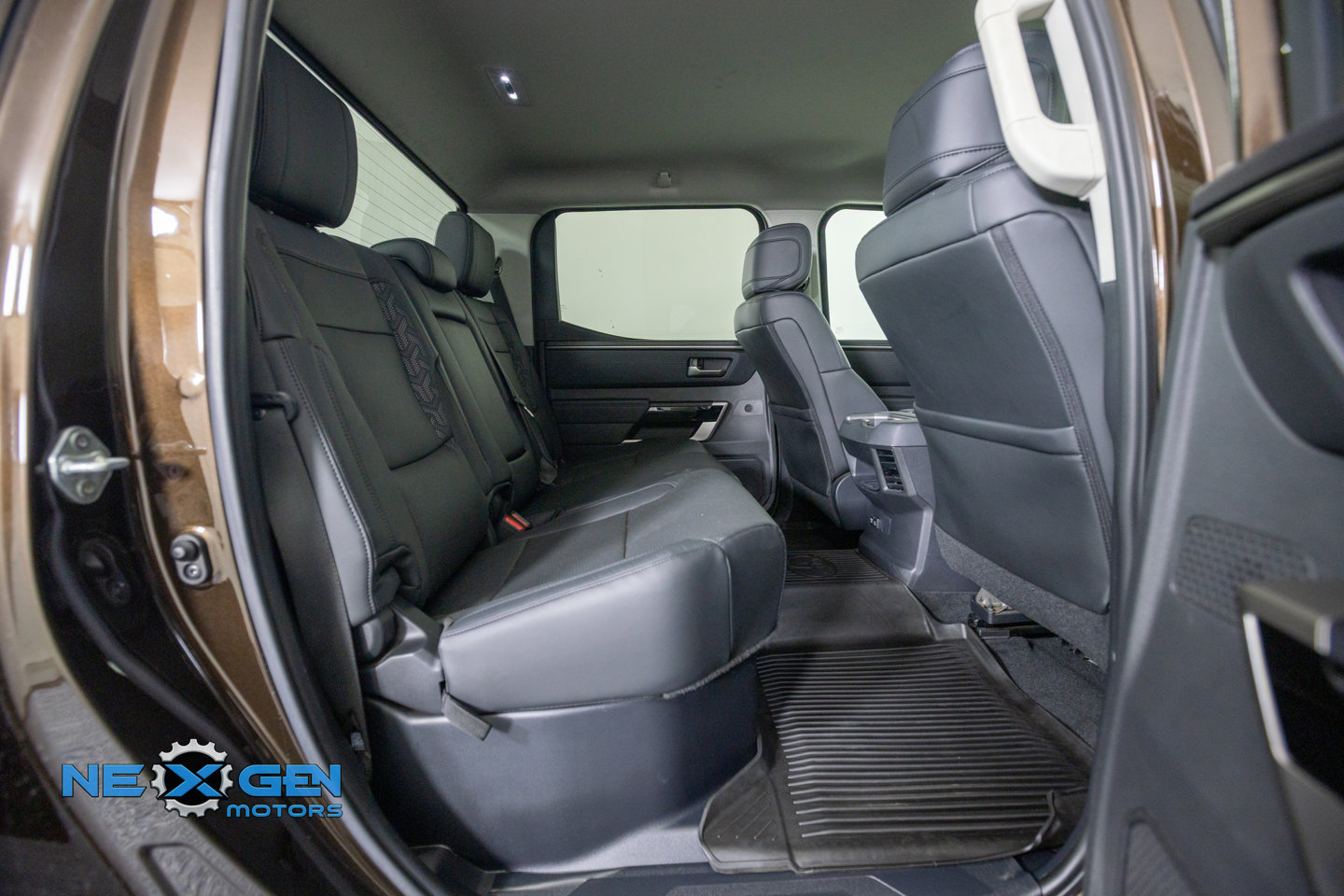 Used 2024 Toyota Tundra Limited AWD/4WD image 38
