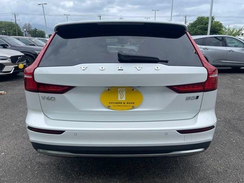 Used 2025 Volvo V60 B5 Cross Country Plus AWD/4WD image 6