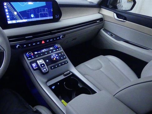 Used 2023 Hyundai Palisade Limited AWD/4WD image 16