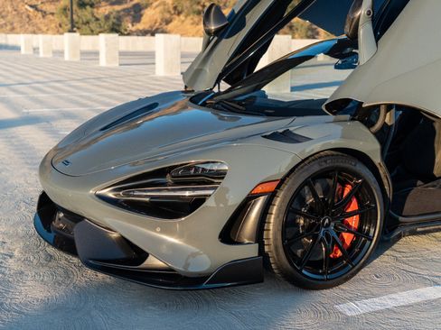Used 2021 McLaren 765LT RWD image 16