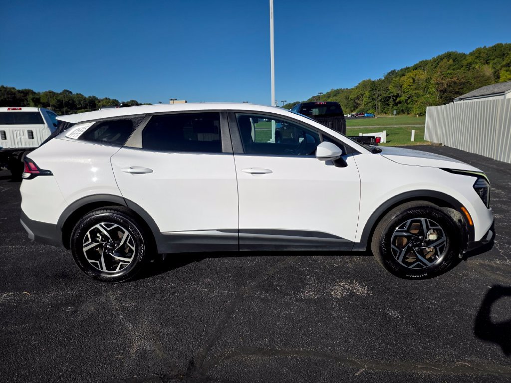 Used 2025 Kia Sportage LX FWD image 9
