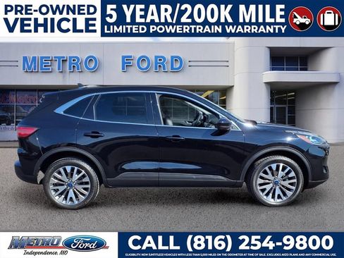 Certified 2022 Ford Escape Titanium AWD/4WD image 2