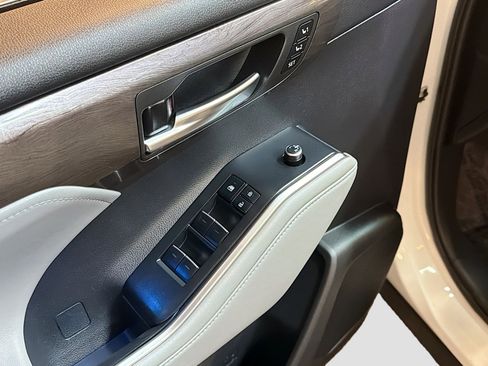 Used 2022 Toyota Highlander Limited image 15