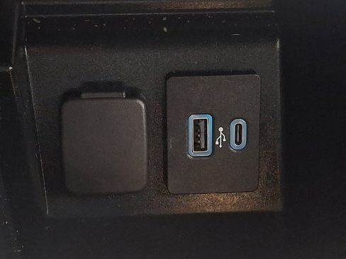 Certified 2022 Ford Explorer XLT image 23