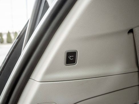 Used 2023 Chrysler Pacifica Touring-L FWD image 38