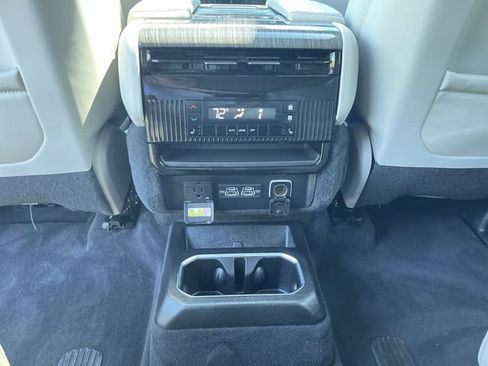 Used 2022 Jeep Wagoneer Series II w/ Convenience Group I AWD/4WD image 22