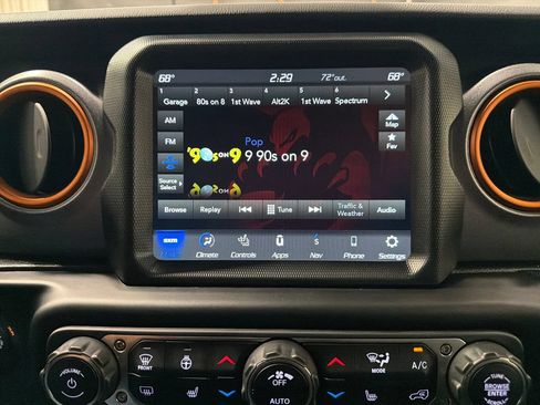 Used 2021 Jeep Gladiator Mojave AWD/4WD image 7