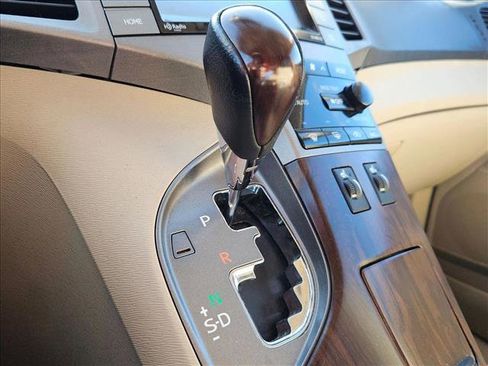 Used 2015 Toyota Venza XLE image 12