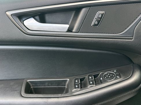 Used 2023 Ford Edge SE image 11