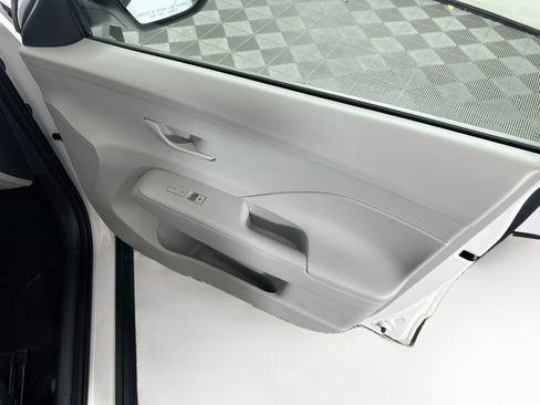 Used 2025 Hyundai Kona SEL FWD image 30