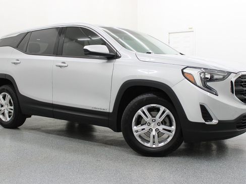 Used 2018 GMC Terrain SLE FWD image 1