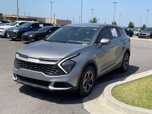 Certified 2025 Kia Sportage LX FWD image 3
