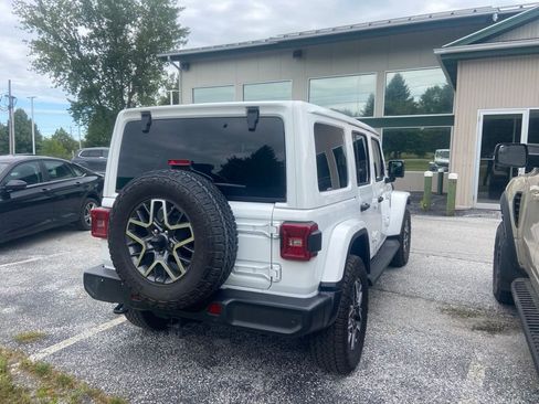Used 2026 Jeep Wrangler Unlimited Sahara AWD/4WD image 5