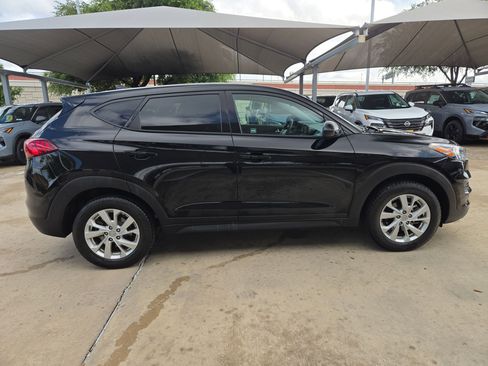 Used 2020 Hyundai Tucson SE FWD image 2