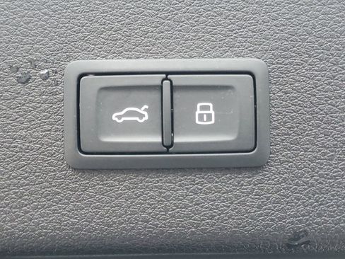 Used 2024 Audi Q8 e-tron Premium Plus w/ Premium Plus Package image 10