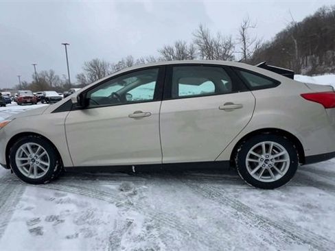 Used 2017 Ford Focus SE w/ Cold Weather Package image 5