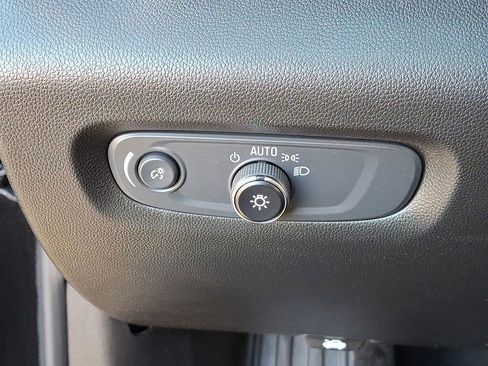 Used 2023 Chevrolet Traverse RS image 34