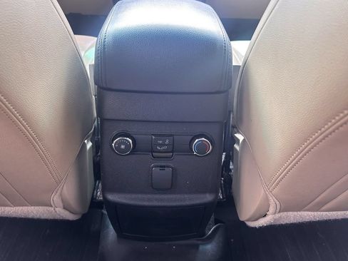 Used 2016 Ford Explorer XLT w/ Equipment Group 202A AWD/4WD image 32