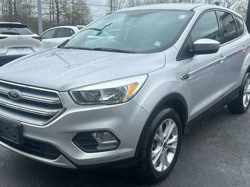 Used 2017 Ford Escape SE AWD/4WD image 2