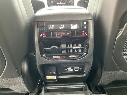 Used 2023 Jeep Grand Cherokee L Limited image 32