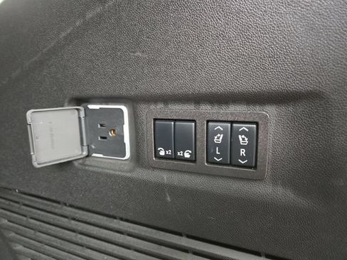 Used 2024 Chevrolet Suburban LT w/ LT Signature Package AWD/4WD image 35