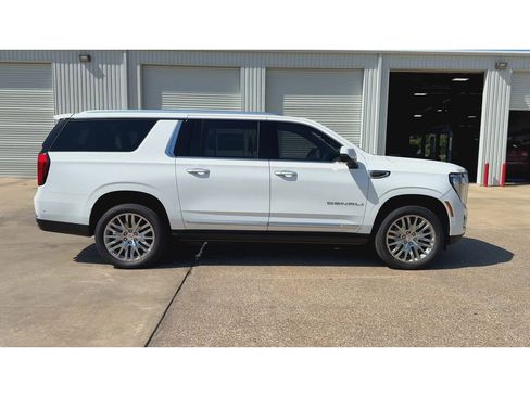 New 2026 GMC Yukon XL Denali w/ Denali Reserve Package AWD/4WD image 9