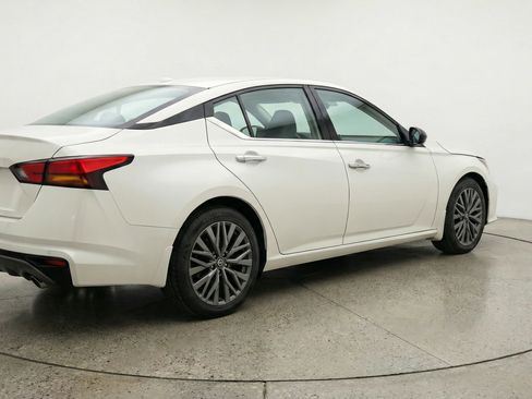 Used 2025 Nissan Altima 2.5 SV FWD image 9