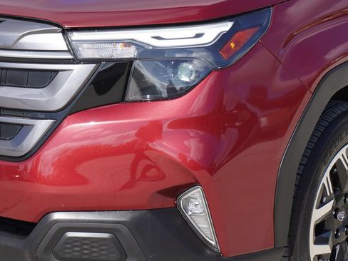 Used 2025 Subaru Forester Premium AWD/4WD image 2