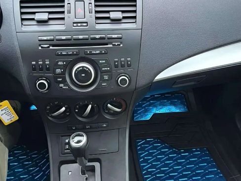 Used 2012 MAZDA MAZDA3 i Grand Touring w/ Tech Pkg image 26