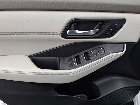 Used 2024 Nissan Rogue SL w/ SL Premium Package image 12