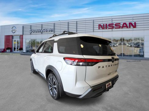 New 2026 Nissan Pathfinder Platinum FWD image 3