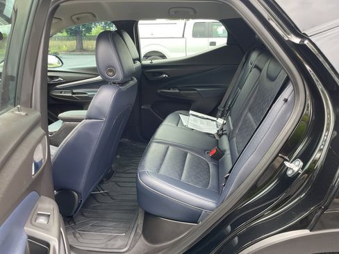 Used 2022 Chevrolet Bolt EUV LT w/ Convenience Package FWD image 36