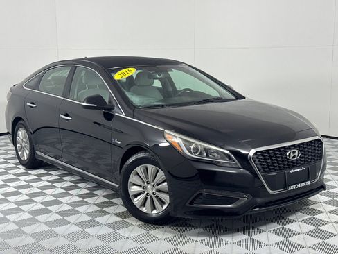 Used 2016 Hyundai Sonata SE image 2