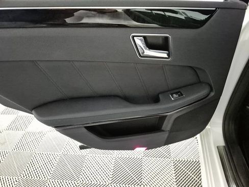 Used 2010 Mercedes-Benz E 350 E 350 image 24