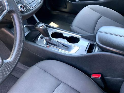 Used 2020 Chevrolet Malibu LT FWD image 17