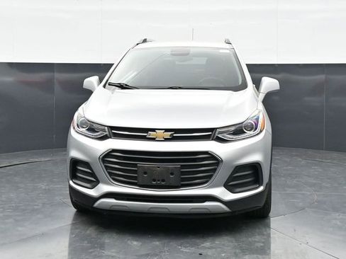 Used 2020 Chevrolet Trax LT w/ LT Convenience Package FWD image 2