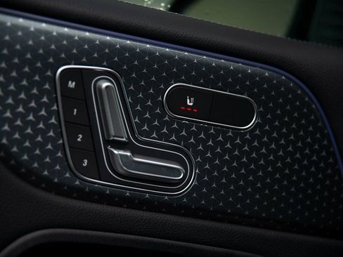 Certified 2025 Mercedes-Benz GLB 250 4MATIC image 21