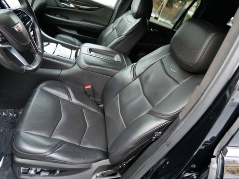 Used 2020 Cadillac Escalade Platinum image 14