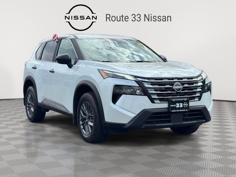 Used 2025 Nissan Rogue S image 1