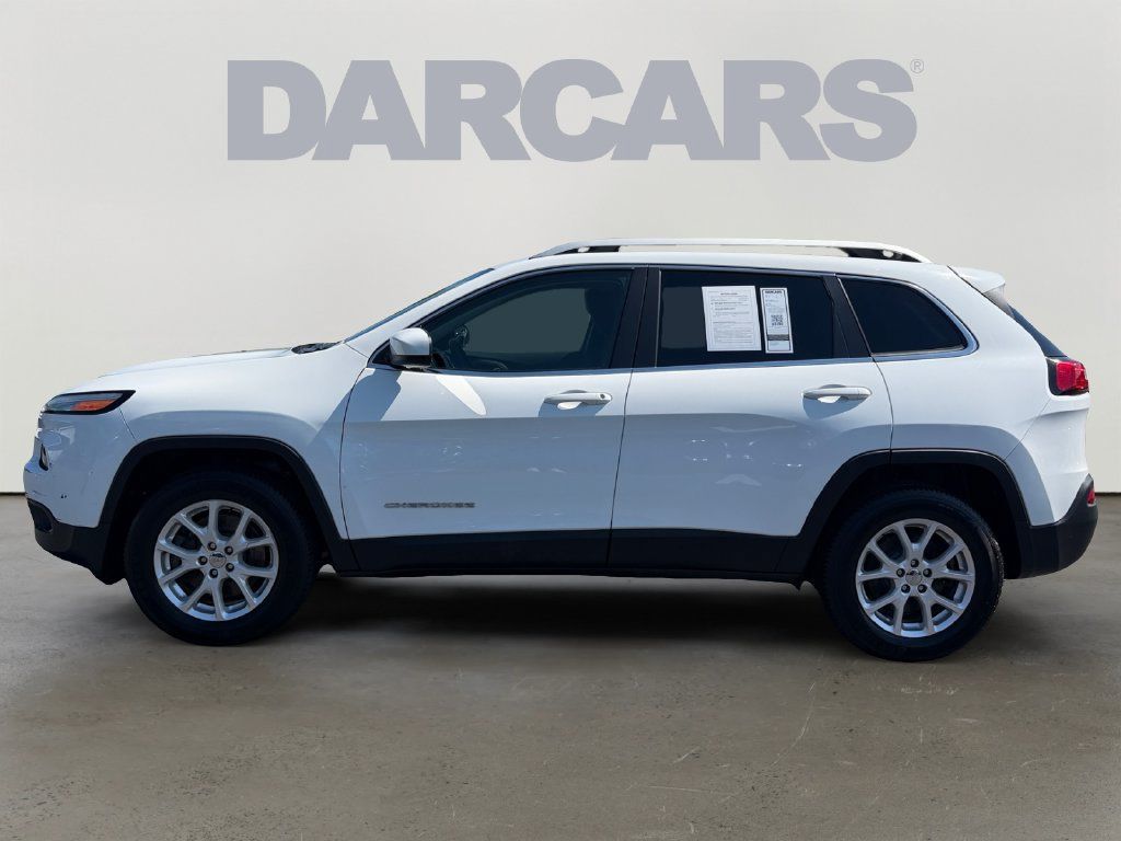Used 2016 Jeep Cherokee Latitude w/ Cold Weather Group AWD/4WD image 3